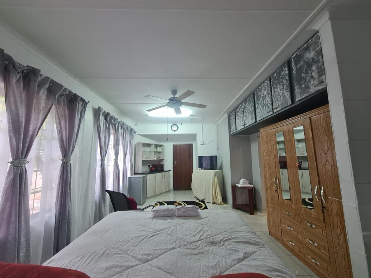 Chantelle'S Overnight Room Richards Bay Luaran gambar